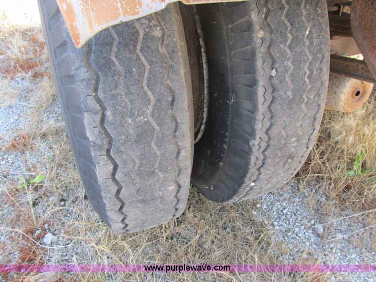 image for item B2761 1979 Progress Industries 40' aluminum tanker trailer