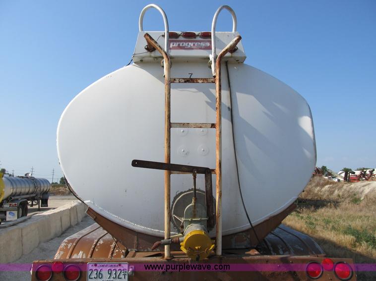 image for item B2761 1979 Progress Industries 40' aluminum tanker trailer