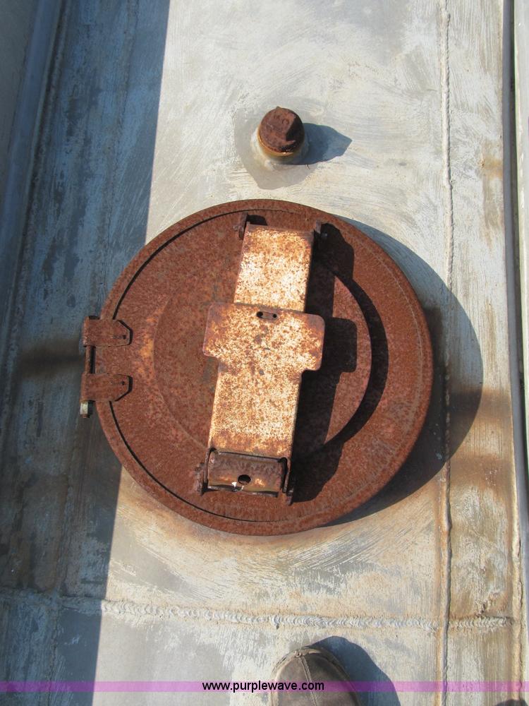 image for item B2761 1979 Progress Industries 40' aluminum tanker trailer