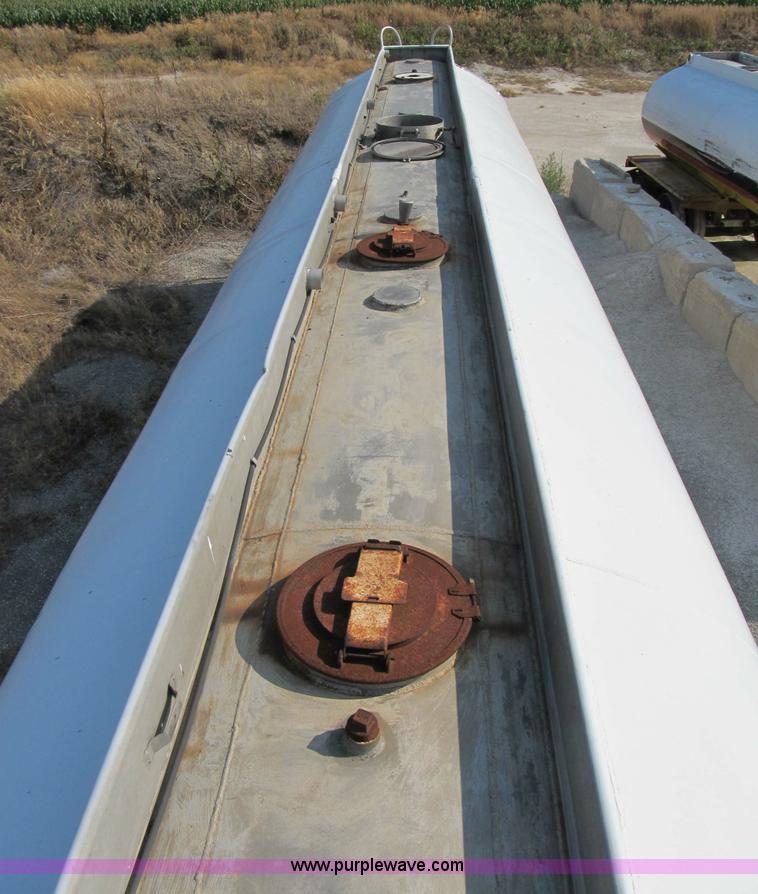 image for item B2761 1979 Progress Industries 40' aluminum tanker trailer