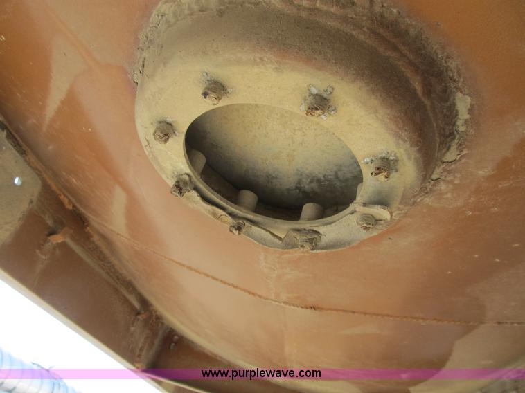 image for item B2761 1979 Progress Industries 40' aluminum tanker trailer