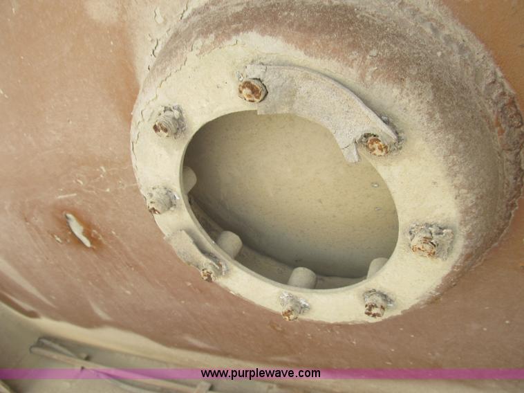 image for item B2761 1979 Progress Industries 40' aluminum tanker trailer