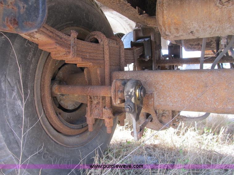 image for item B2761 1979 Progress Industries 40' aluminum tanker trailer