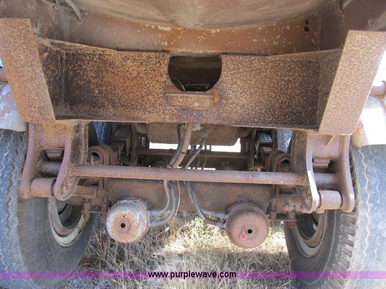 image for item B2761 1979 Progress Industries 40' aluminum tanker trailer