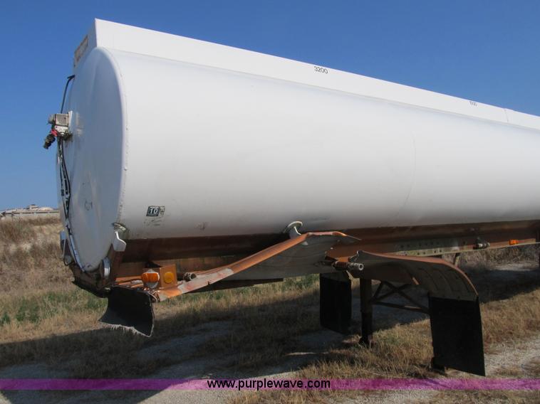 image for item B2761 1979 Progress Industries 40' aluminum tanker trailer