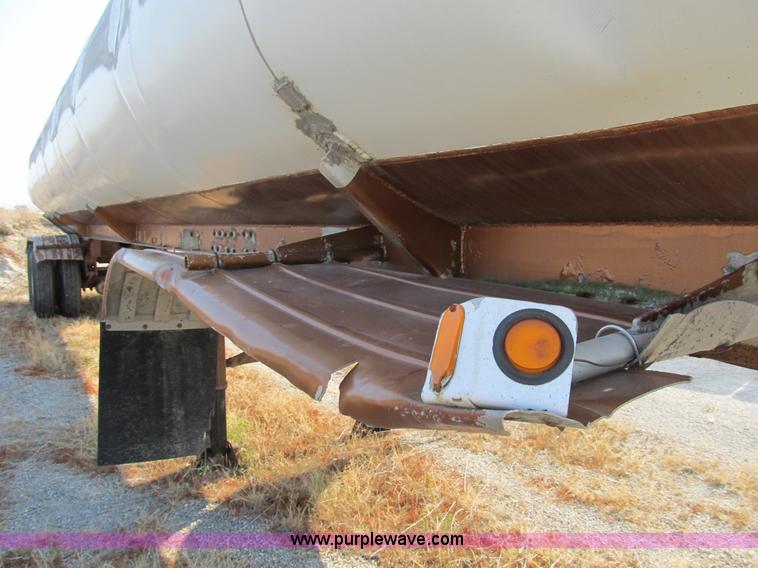 image for item B2761 1979 Progress Industries 40' aluminum tanker trailer