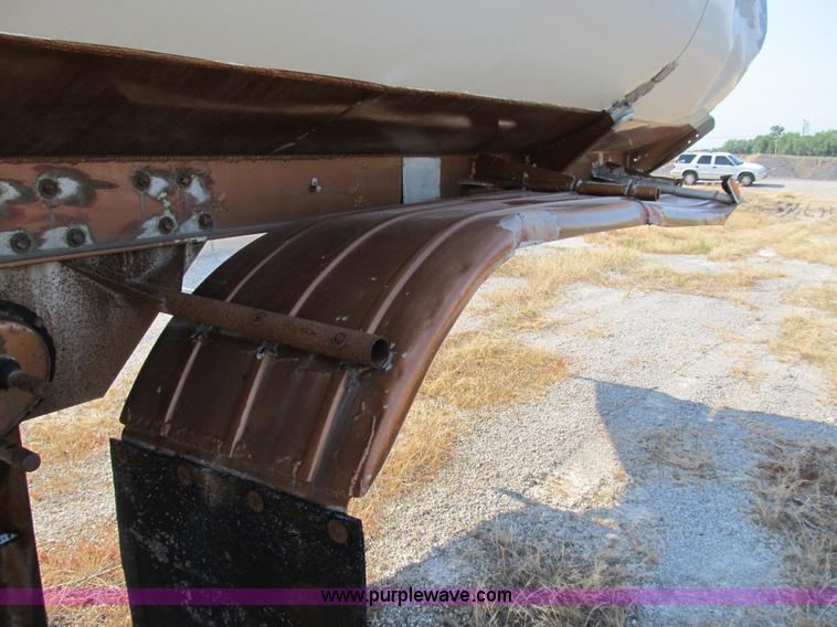 image for item B2761 1979 Progress Industries 40' aluminum tanker trailer