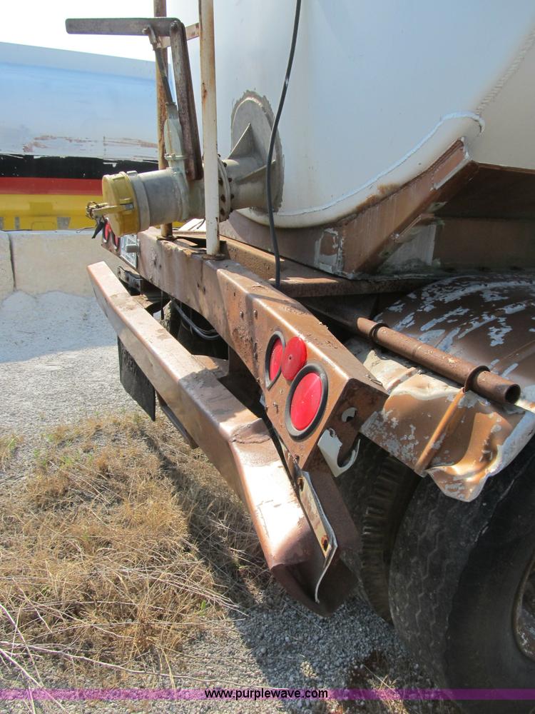 image for item B2761 1979 Progress Industries 40' aluminum tanker trailer