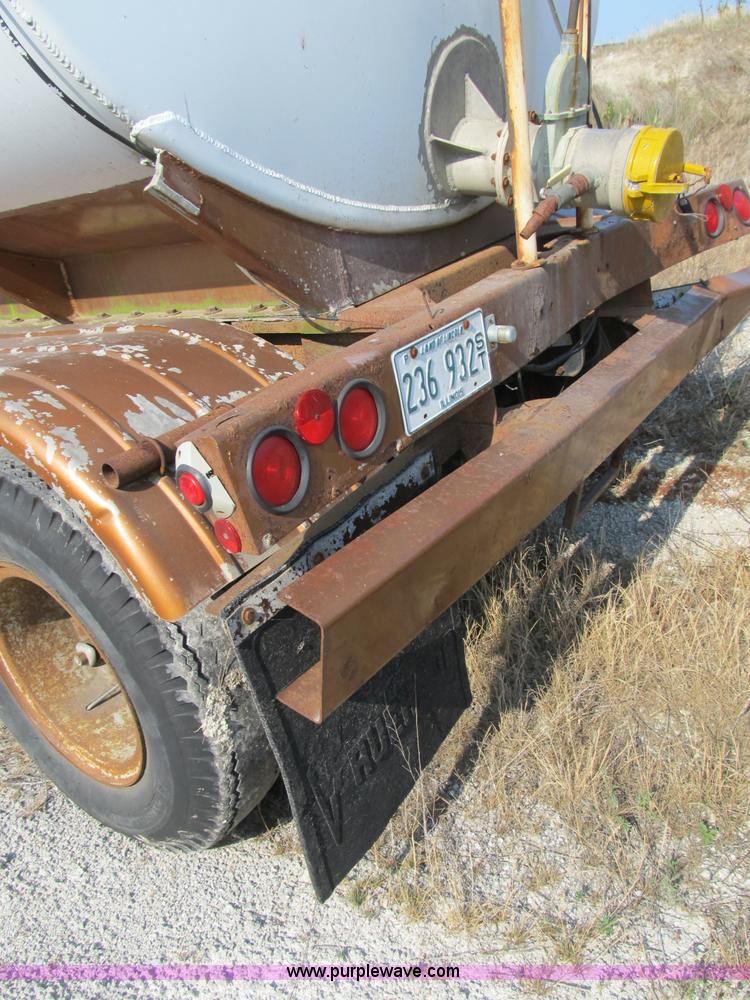 image for item B2761 1979 Progress Industries 40' aluminum tanker trailer