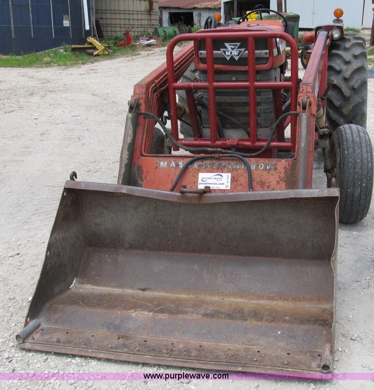 image for item B2762 1972 Massey-Ferguson 165 tractor