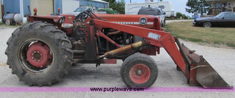 image for item B2762 1972 Massey-Ferguson 165 tractor