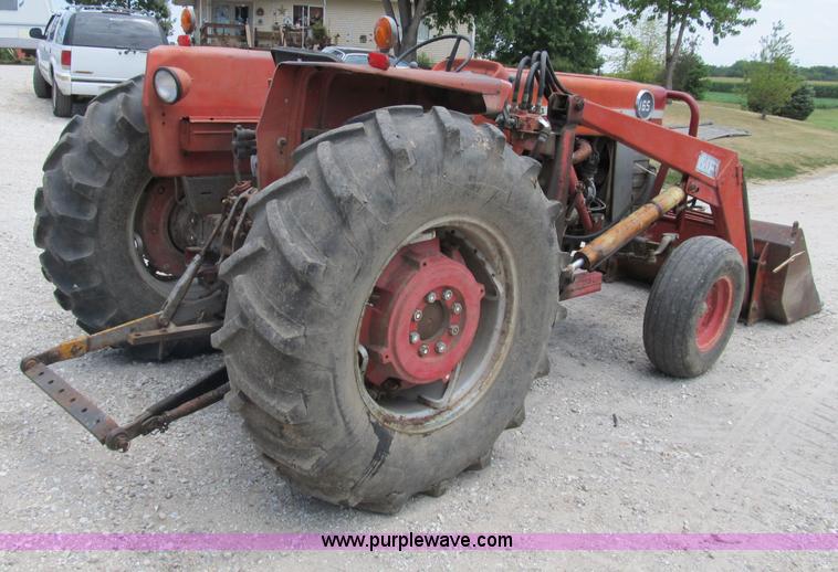 image for item B2762 1972 Massey-Ferguson 165 tractor