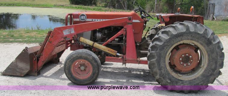 image for item B2762 1972 Massey-Ferguson 165 tractor