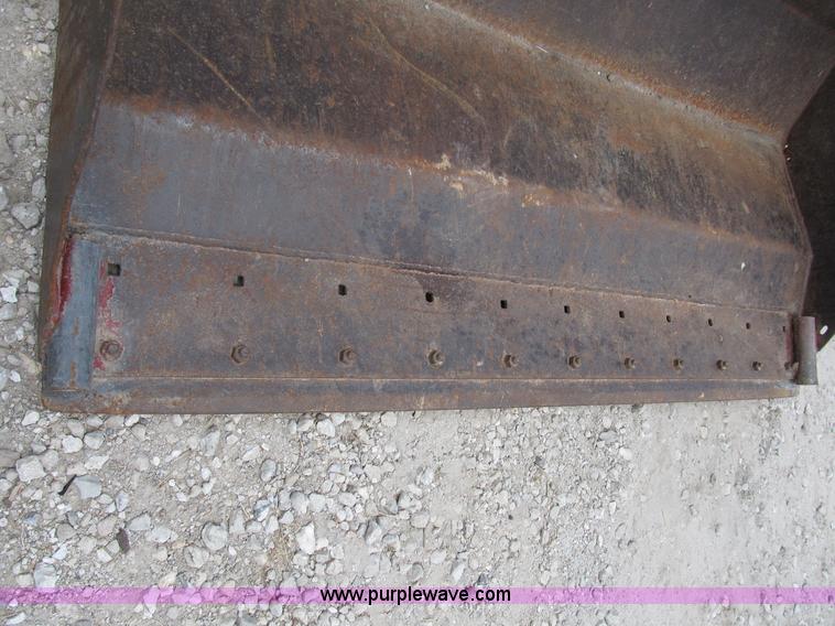 image for item B2762 1972 Massey-Ferguson 165 tractor