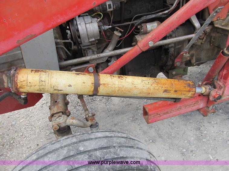 image for item B2762 1972 Massey-Ferguson 165 tractor