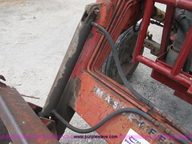 image for item B2762 1972 Massey-Ferguson 165 tractor