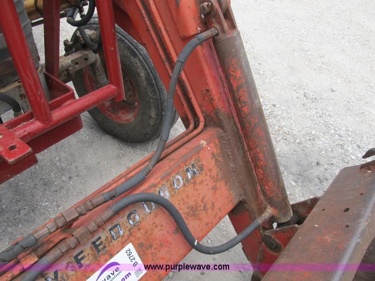 image for item B2762 1972 Massey-Ferguson 165 tractor