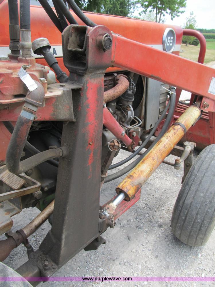 image for item B2762 1972 Massey-Ferguson 165 tractor