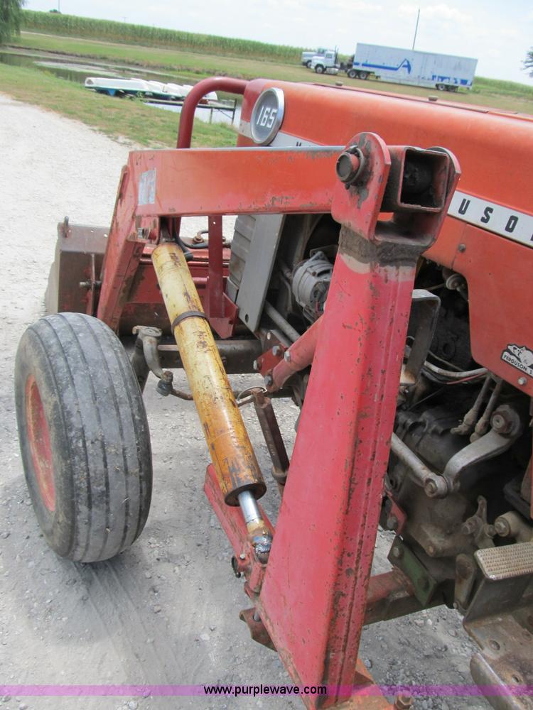image for item B2762 1972 Massey-Ferguson 165 tractor