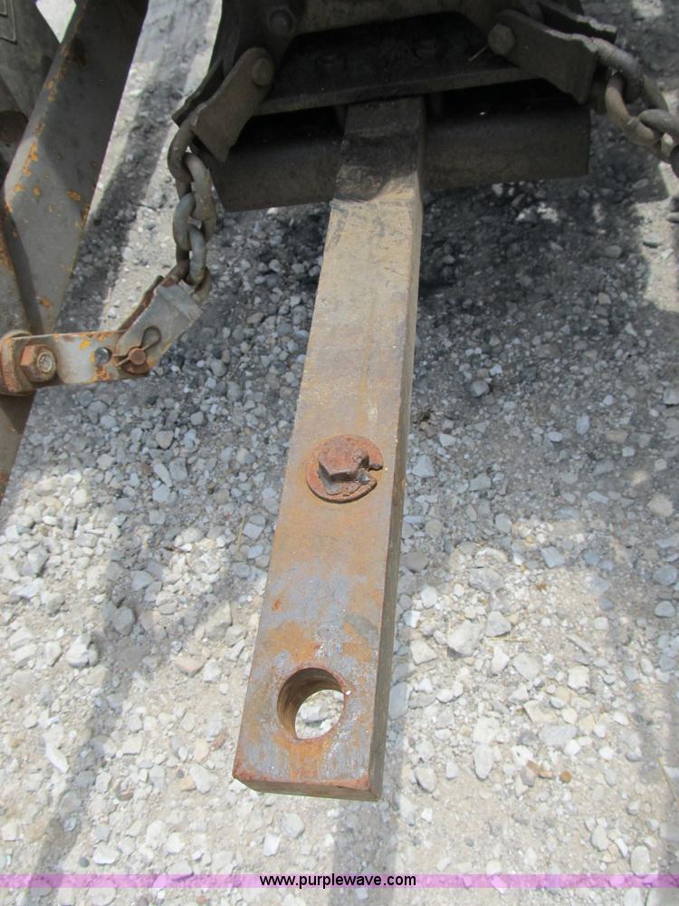 image for item B2762 1972 Massey-Ferguson 165 tractor