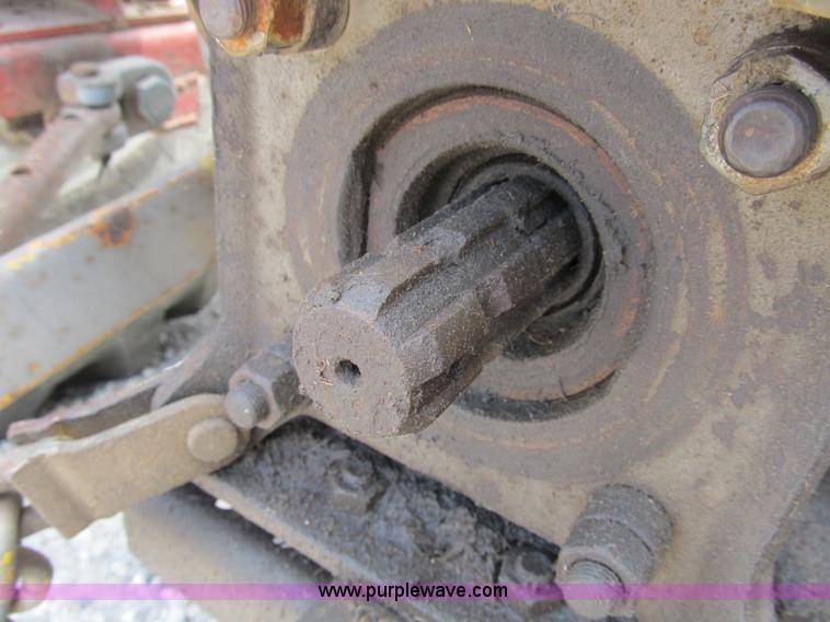 image for item B2762 1972 Massey-Ferguson 165 tractor