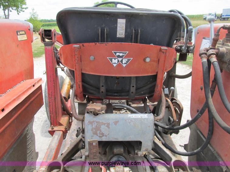 image for item B2762 1972 Massey-Ferguson 165 tractor