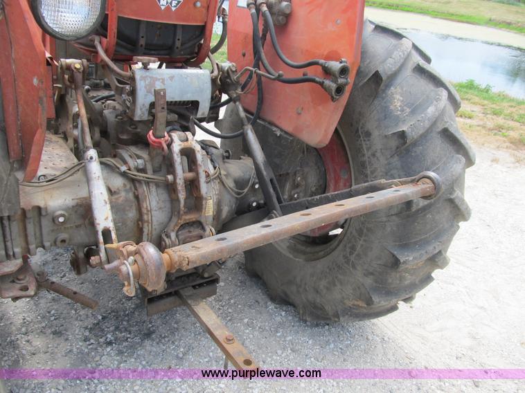 image for item B2762 1972 Massey-Ferguson 165 tractor