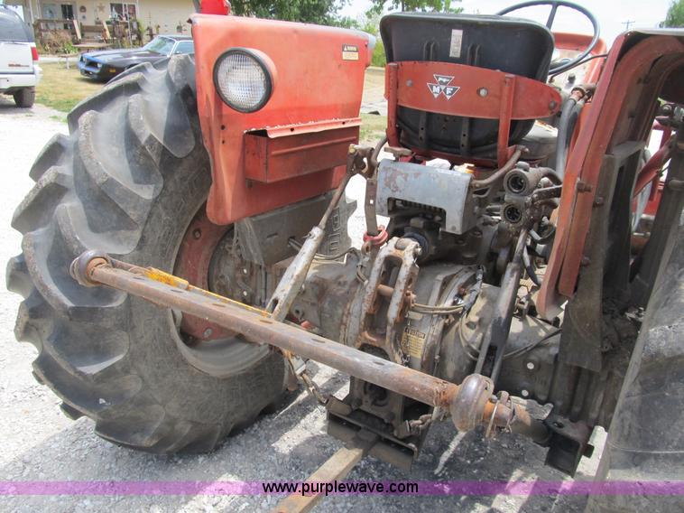 image for item B2762 1972 Massey-Ferguson 165 tractor