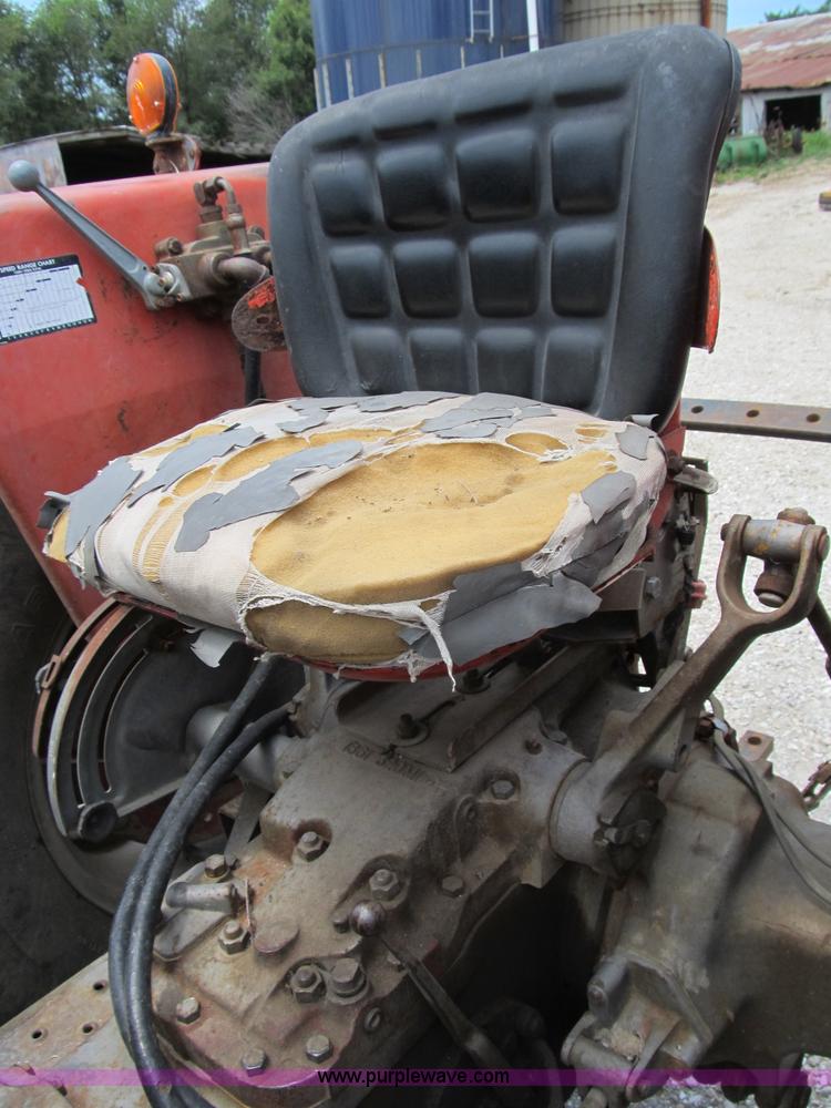 image for item B2762 1972 Massey-Ferguson 165 tractor
