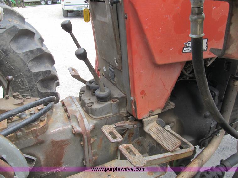 image for item B2762 1972 Massey-Ferguson 165 tractor