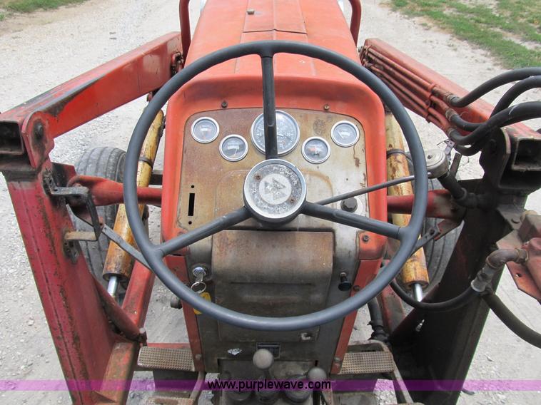 image for item B2762 1972 Massey-Ferguson 165 tractor