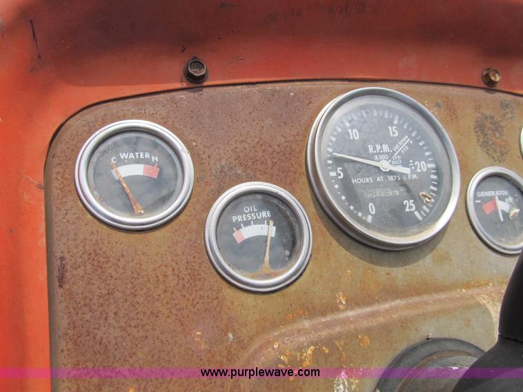 image for item B2762 1972 Massey-Ferguson 165 tractor