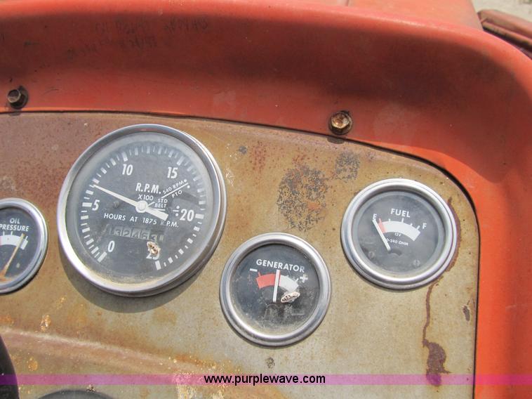 image for item B2762 1972 Massey-Ferguson 165 tractor