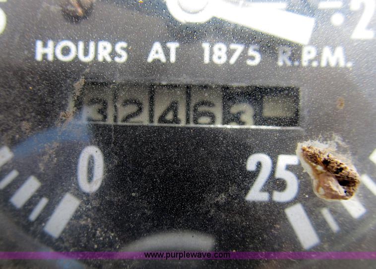 image for item B2762 1972 Massey-Ferguson 165 tractor