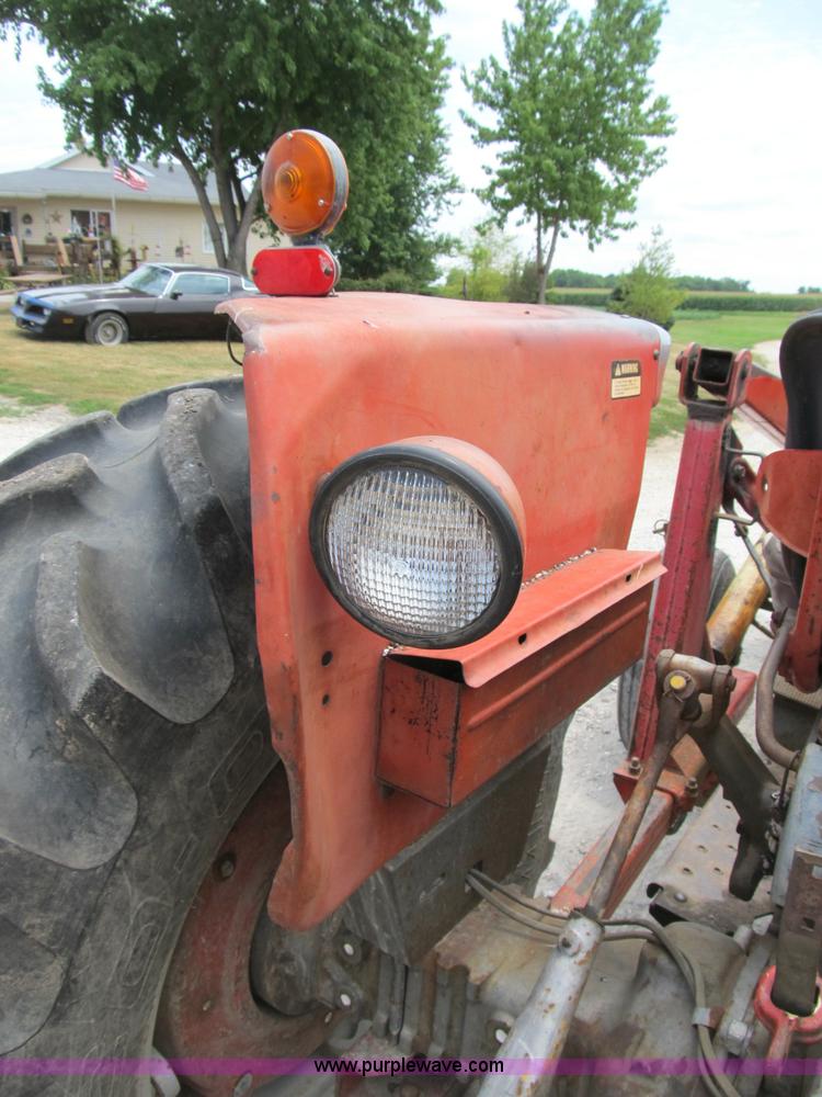 image for item B2762 1972 Massey-Ferguson 165 tractor