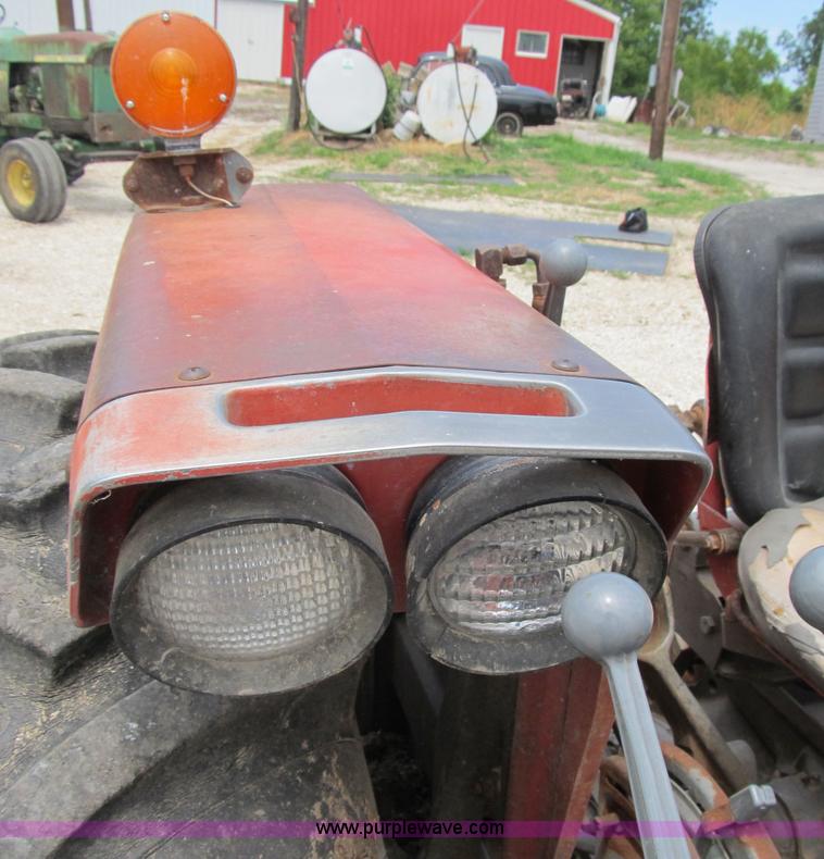 image for item B2762 1972 Massey-Ferguson 165 tractor