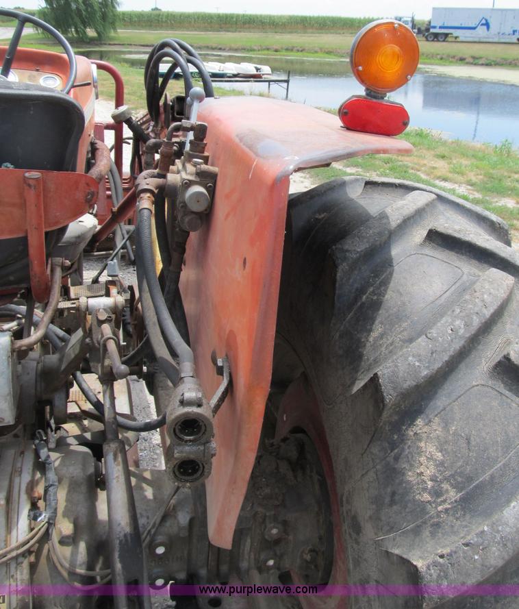 image for item B2762 1972 Massey-Ferguson 165 tractor
