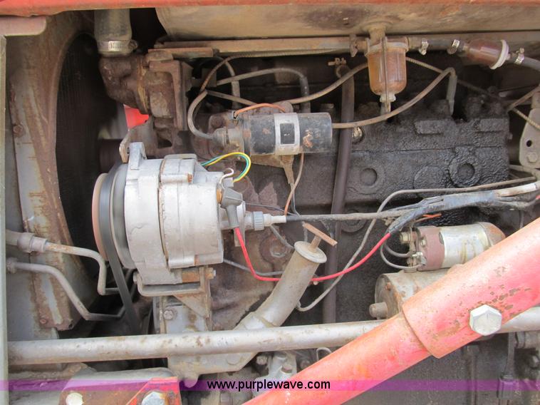 image for item B2762 1972 Massey-Ferguson 165 tractor