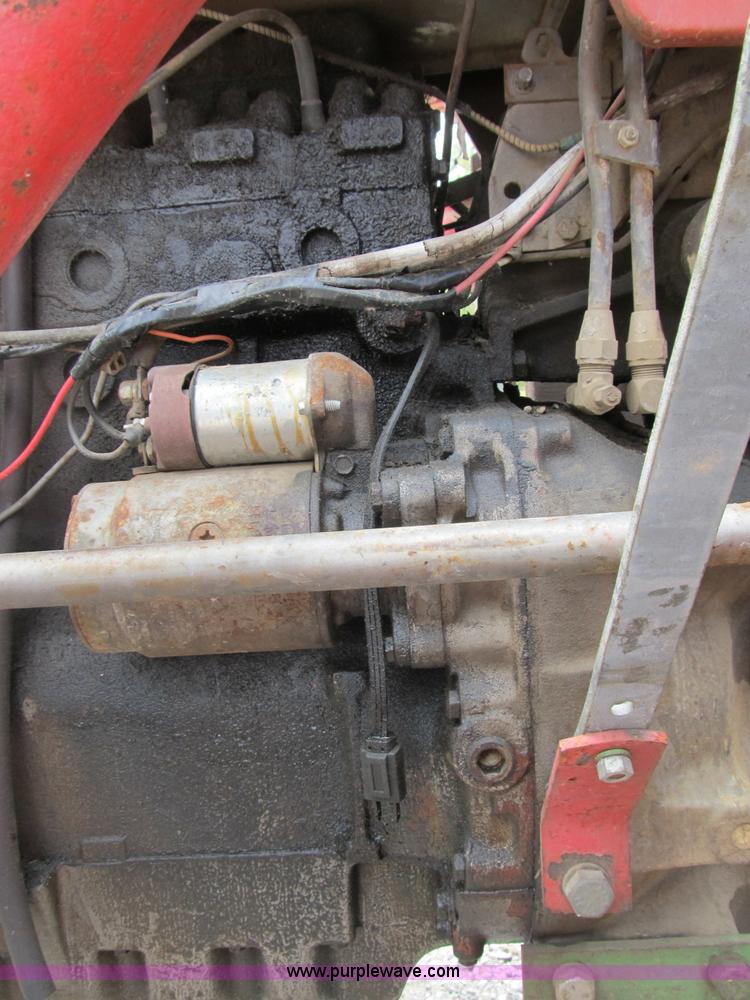 image for item B2762 1972 Massey-Ferguson 165 tractor