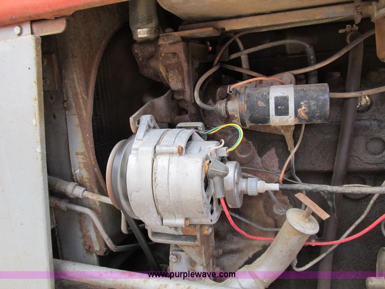 image for item B2762 1972 Massey-Ferguson 165 tractor