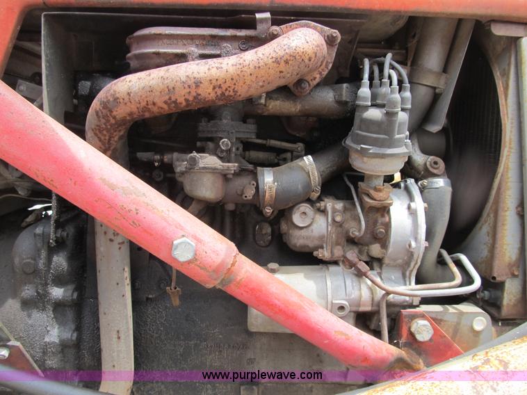 image for item B2762 1972 Massey-Ferguson 165 tractor