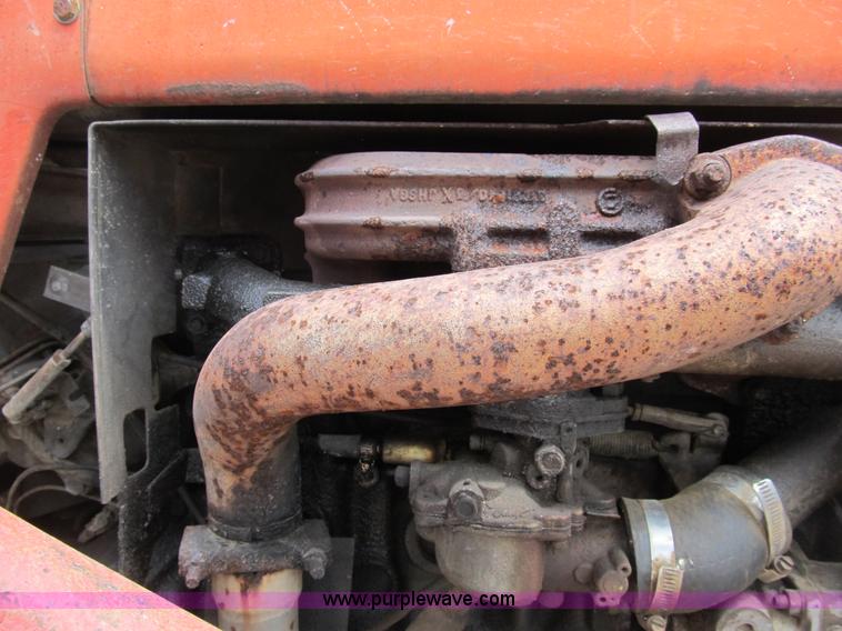 image for item B2762 1972 Massey-Ferguson 165 tractor