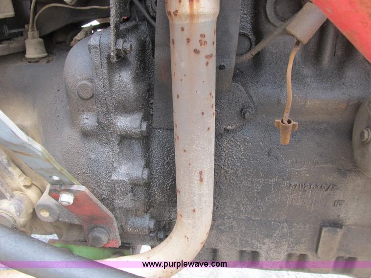 image for item B2762 1972 Massey-Ferguson 165 tractor