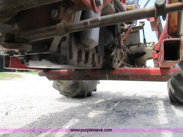 image for item B2762 1972 Massey-Ferguson 165 tractor