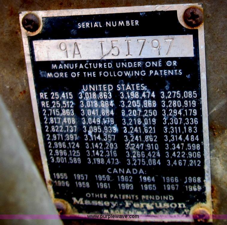 image for item B2762 1972 Massey-Ferguson 165 tractor