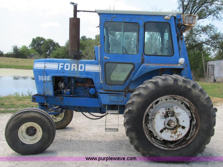 image for item B2763 1976 Ford 9600 row crop tractor