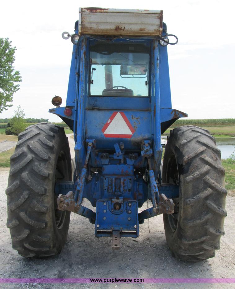 image for item B2763 1976 Ford 9600 row crop tractor