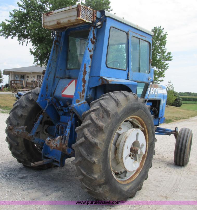 image for item B2763 1976 Ford 9600 row crop tractor