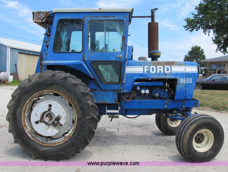 image for item B2763 1976 Ford 9600 row crop tractor