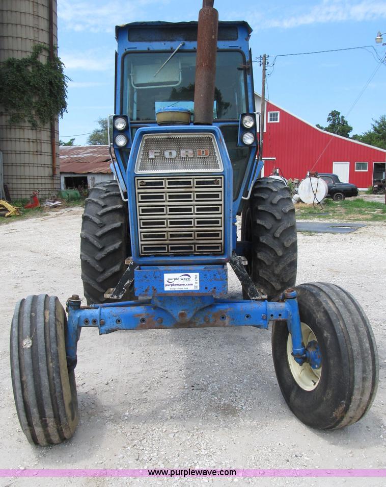 image for item B2763 1976 Ford 9600 row crop tractor